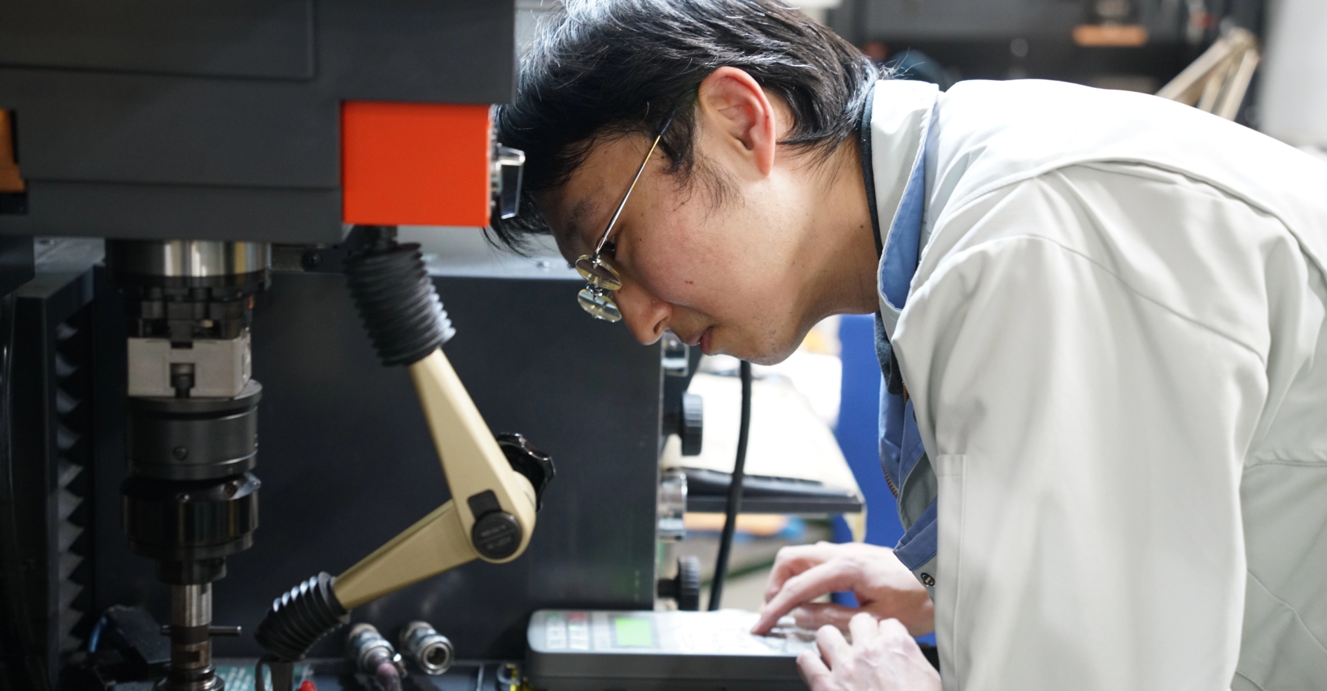 極めろ、精密。創れ、未来。